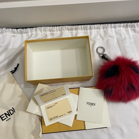 Fendi fur key chain - Picture 6 of 9